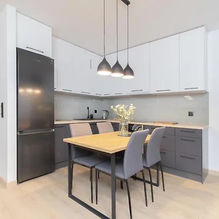 Glow Apartments, Luna Srodmiescie