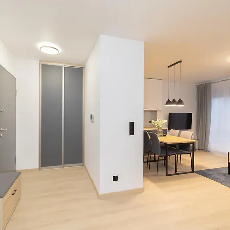 Glow Apartments, Luna Srodmiescie